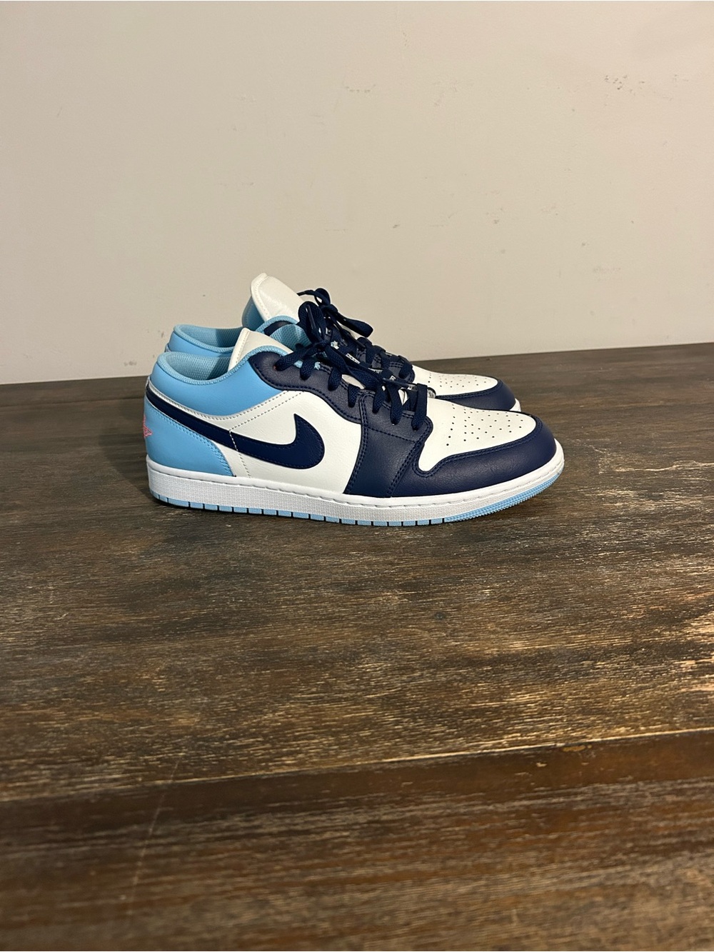 Jordan 1 low Men's Low Top Sneakers - White / Navy / Light Blue